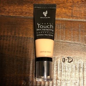 Younique Touch Mineral Concealer - Scarlet